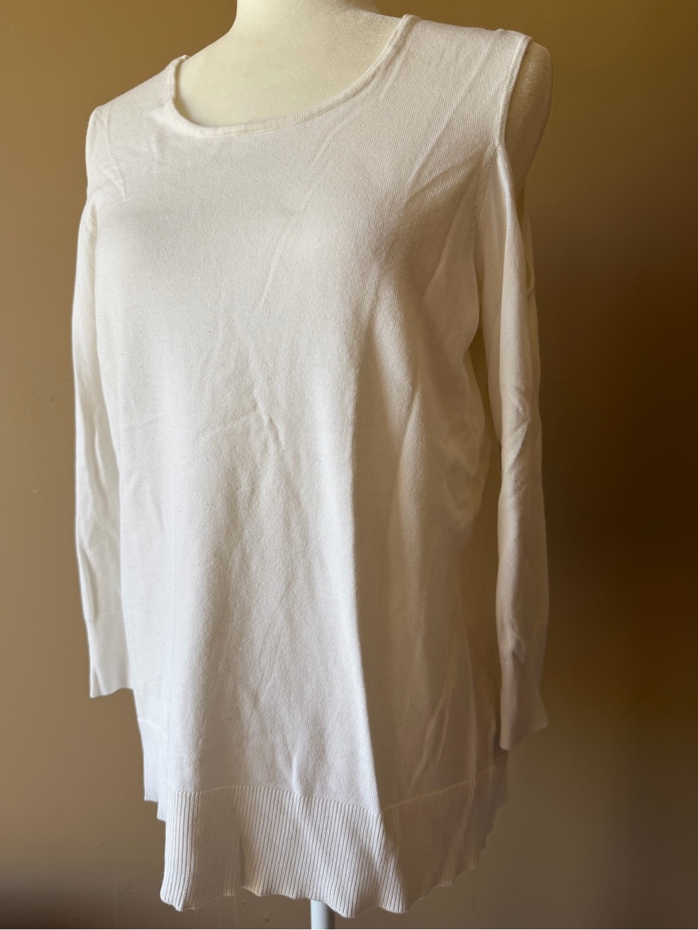 Time and Tru Ivory Tusk Cold Shoulder Tunic Sweater L (12-14)